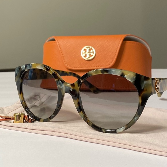 🔥NEW Ladies Tory Burch Tortoiseshell Sunglasses - Picture 2 of 5